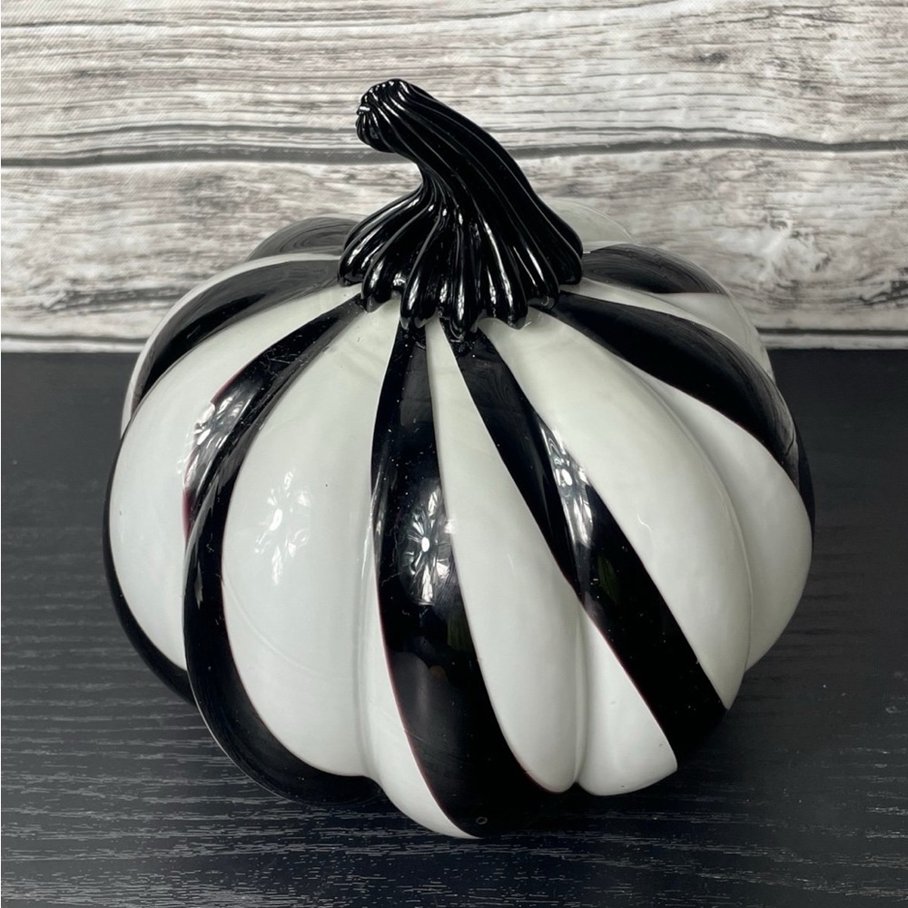 Blown glass swirled pumpkin